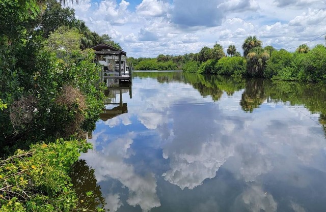Beautiful 3 br 2 ba. Home on the Alafia River, 15 Min. from Tampa