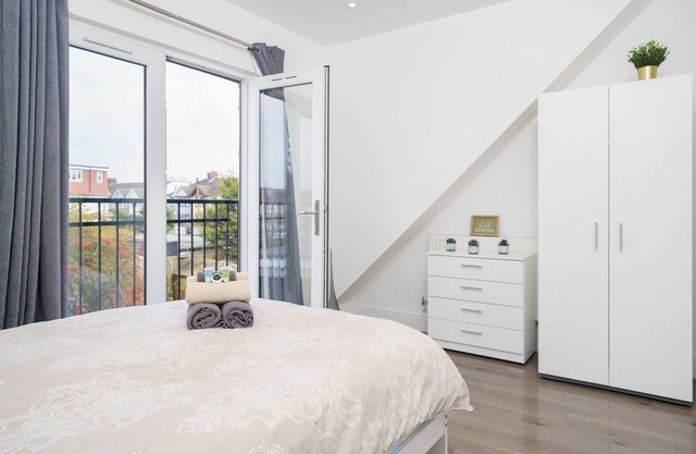 Beautiful 4 Bedroom House Immaculate Condition. Just Refurbished House.