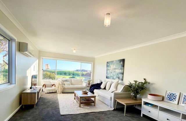 Beautiful 4-bedroom original beach cottage in Port Kembla