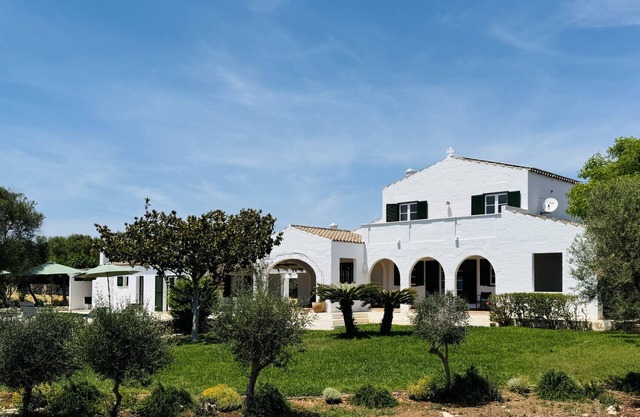 Beautiful 5 bedroom country house, free WiFi