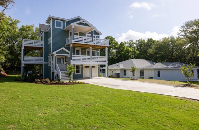 Beautiful 5 bedroom home with a heated pool & hot tub