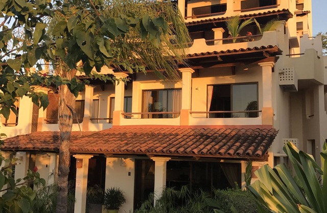 Beautiful and comfortable Two Bedrooms Beach Condo