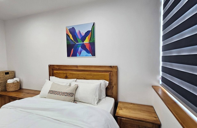 Beautiful and luxurious home with mountain view, full kitchen and strong WiFi.