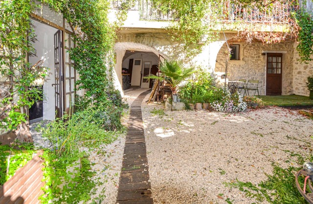 Beautiful apartment in Fons sur Lussan