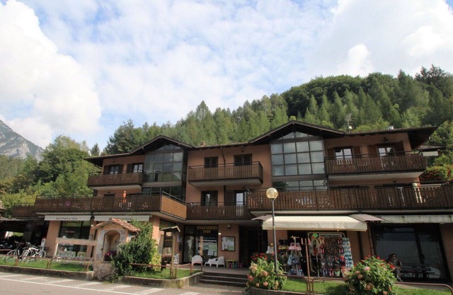 Beautiful apartment for 5 guests with WIFI, TV, terrace, pets allowed and parking