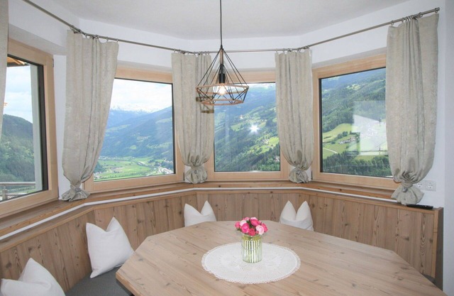 Beautiful apartment for 8 guests with WIFI, TV, terrace, pets allowed and parking