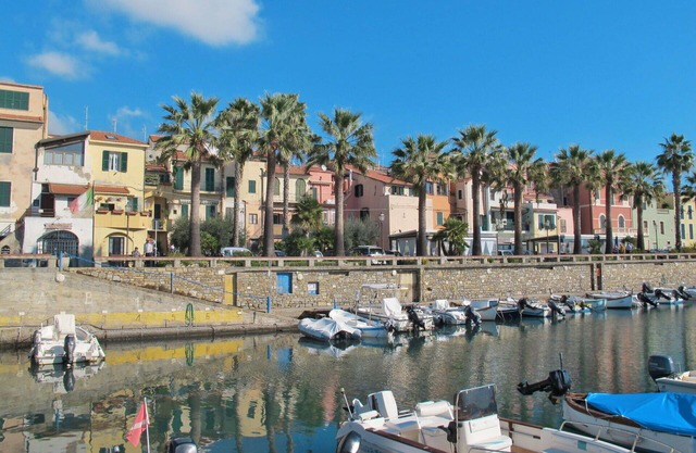 Beautiful apartment for 4 guests with WIFI, pets allowed and parking