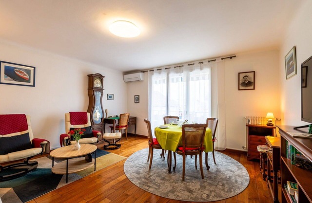 Beautiful apartment for 4 guests with A/C, TV, balcony and parking