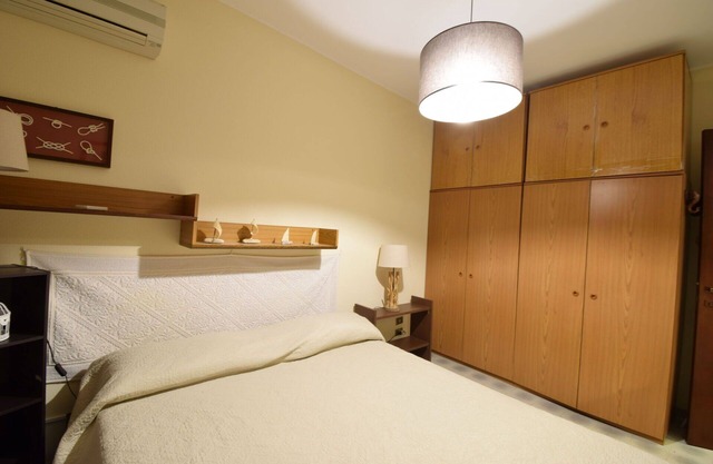 Beautiful apartment for 6 people with A/C, TV, pets allowed and parking