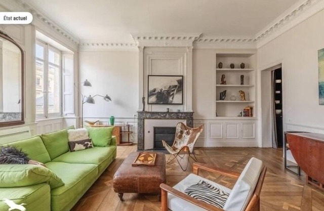 Beautiful apartment in Bordeaux right in the city center.