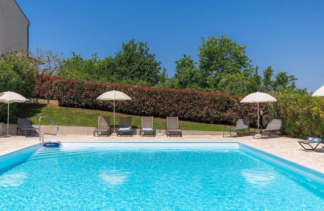 Beautiful apartment in villa with pool, WIFI, A/C, TV, terrace, panoramic view and parking