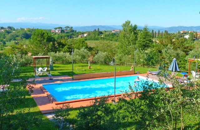 Beautiful apartment in villa for 2 guests with pool, A/C, WIFI, pets allowed and parking