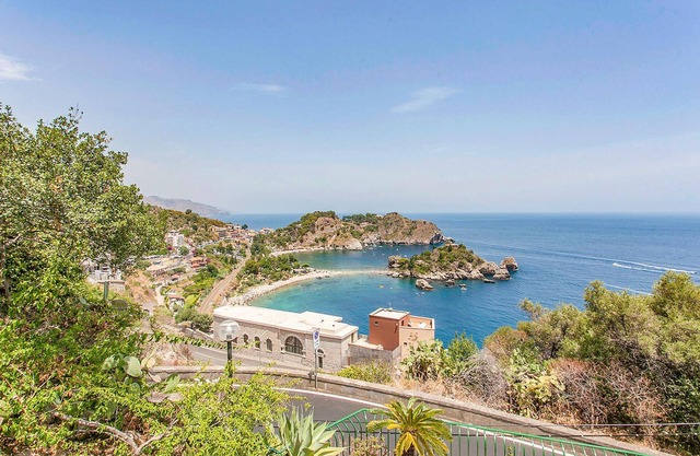 Beautiful apartment with large terrace in Puntalazzo.
