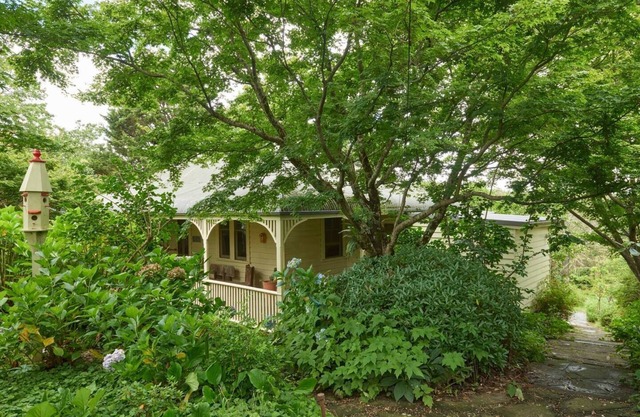 Beautiful Architecturally Designed Cottage in Blue Mountains w/Valley Views