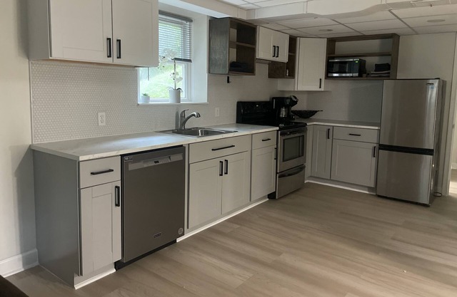 Beautiful Basement Apartment in Quiet Neighborhood