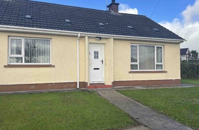 Beautiful bungalow recently renovated throughout