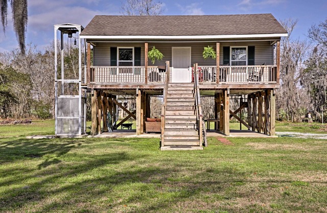 Beautiful Cajun cottage on 70 acres near top saltwater fishing and Cajun cuisine