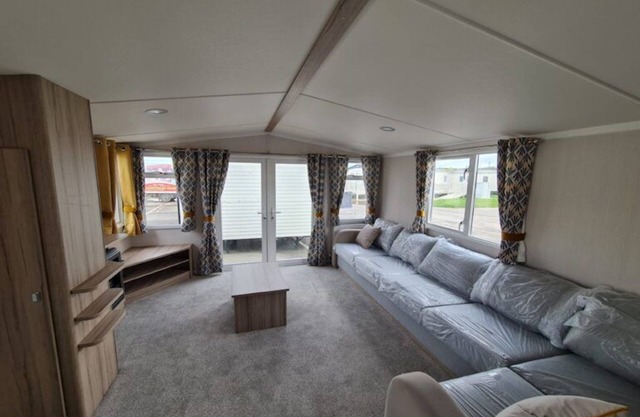Beautiful Caravan situated on a fantastic Caravan Park sleeps 6, 2nd Caravan