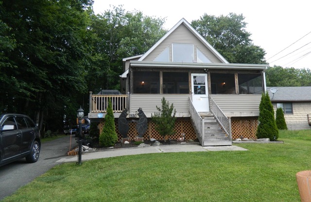 Beautiful Chalet with Private Lake Spot Near Popular Resorts - Wurtsboro NY!