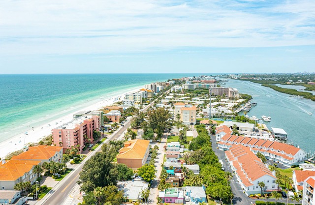 Beautiful condo across the street from the beach. Pet/kids friendly