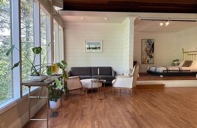 Beautiful Cottage in The city!