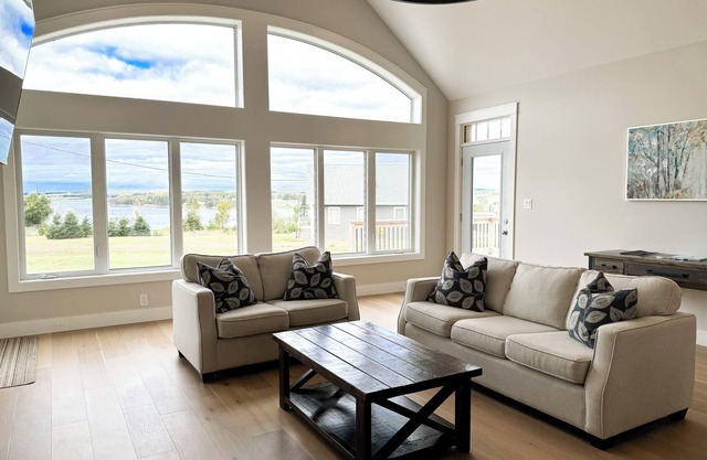Beautiful cottage overlooking the Sou'West River in Clinton, PE - 3 bed, 2 bath