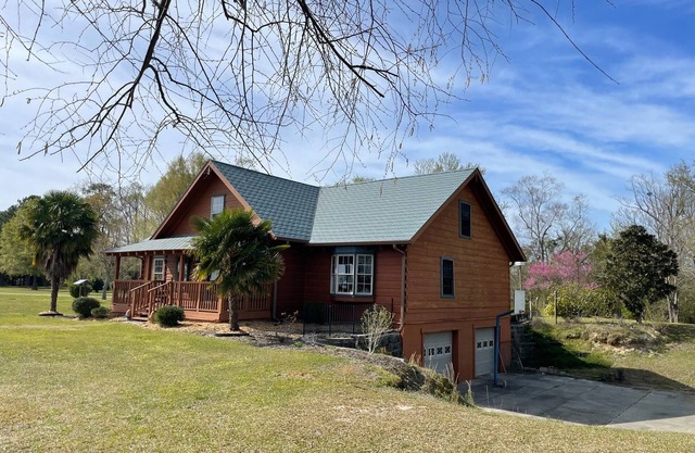Beautiful Creek-front Cabin convenient to Greenville and Kinston