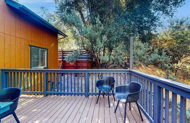 Beautiful Dog-Friendly Cabin with fireplace & mountain views
