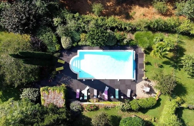 Beautiful stone house for 6, swimming pool, Périgord