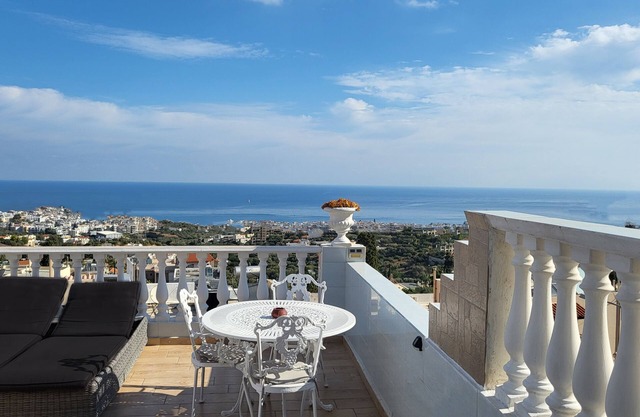 Beautiful and Spacious Room near Cretan Sea