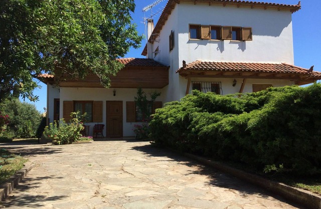 Beautiful Greek Villa - 5 minutes from the beach!