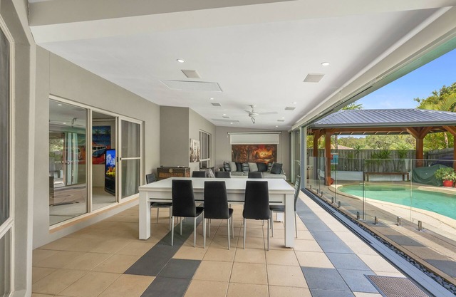 Beautiful Holiday Home In Parkwood For The Family Only 10 Minutes To Theme Parks