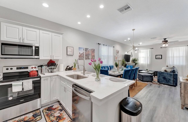 Beautiful Home, Close to Everything, Fenced Yard, Pets Welcome