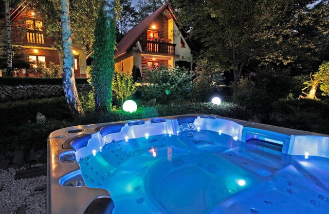 Beautiful home in Breze with jacuzzi