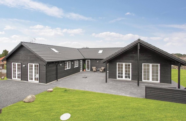 Beautiful home in Ebeltoft with sauna