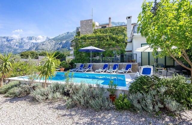 Beautiful home in Makarska with kitchen