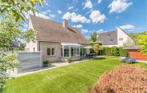 Beautiful Home In Oostduinkerke