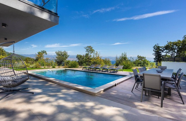 Beautiful home in Opric with WiFi