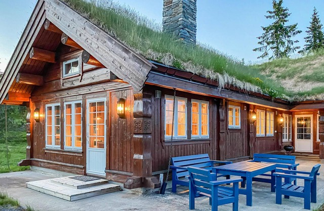Beautiful home in Sjusjoen