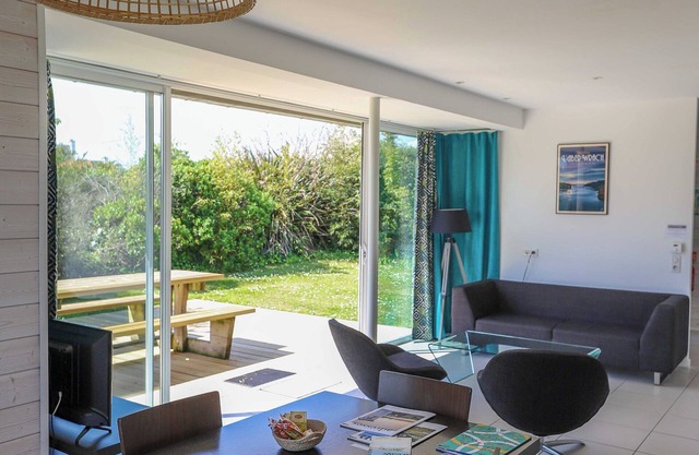BEAUTIFUL HOUSE 100 METRES FROM THE BEACH WITH HEATED INDOOR POOL