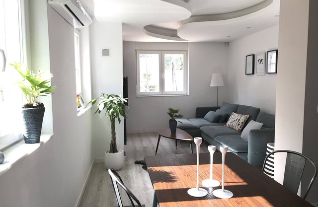 BEAUTIFUL HOUSE 20 MIN FROM BARCELONA WITH POOL AND BARBECUE!