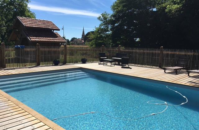 Beautiful house in an airial with pool
