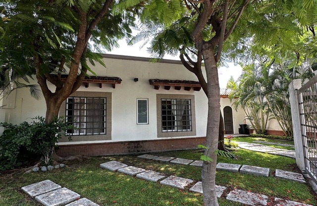 Beautiful House with the best weather of Cuernavaca in a private n Neighborhoodd