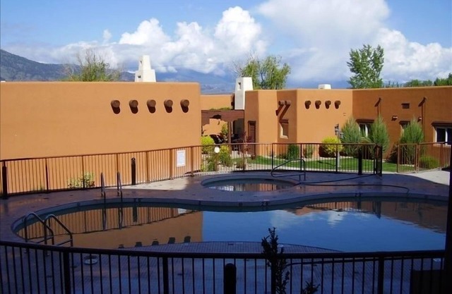 Beautiful Lakeside 3 Bedroom Townhouse Vacation Rental