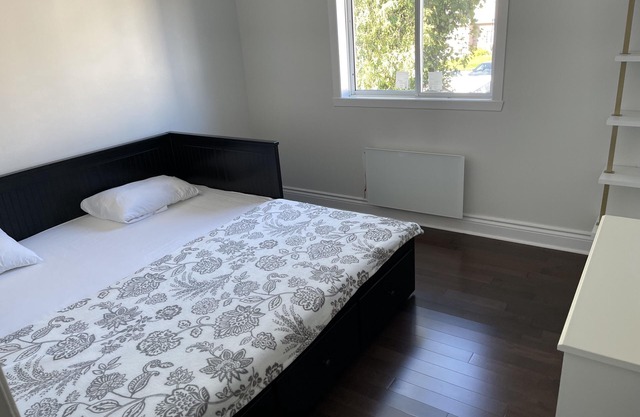Beautiful, large 4-bedroom, 2-bathroom home in Laval.