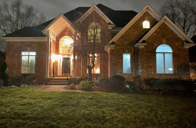 Beautiful Louisville home for executives, families or friends 5300sf