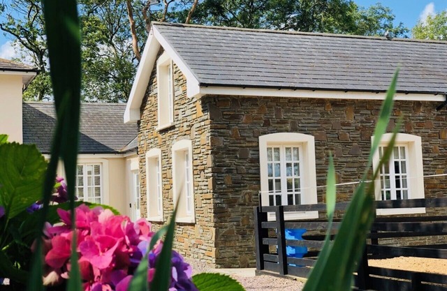 Beautiful Mews Lodge, in the countryside, 0.8 mile from town centre.