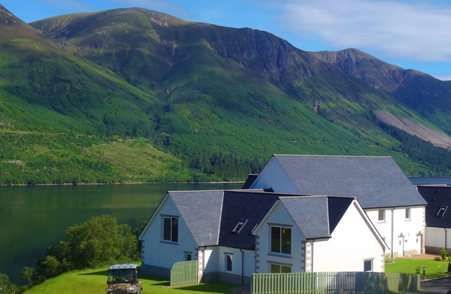 Beautiful New Loch-Side Holiday Home in the Heart of the Scottish Highlands