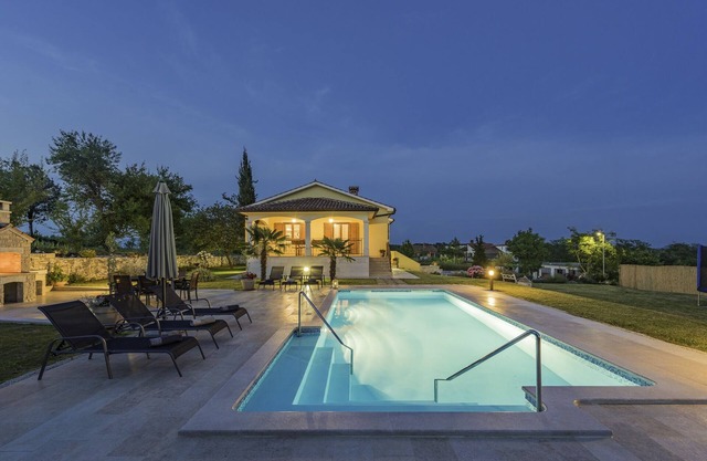 Beautiful new villa with pool - LAST MINUTE -10% (24.6.-5.7.2025.)