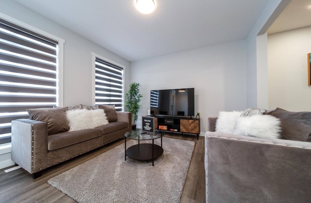 Beautiful Newly Built House - Downtown Edmonton